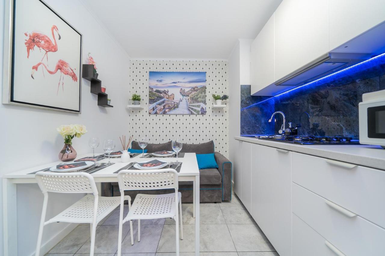 Unitapartaments Short Rent Apartment In Warsaw By Metro Station Rondo Onz Apart With 3Bedrooms 23 Exterior foto