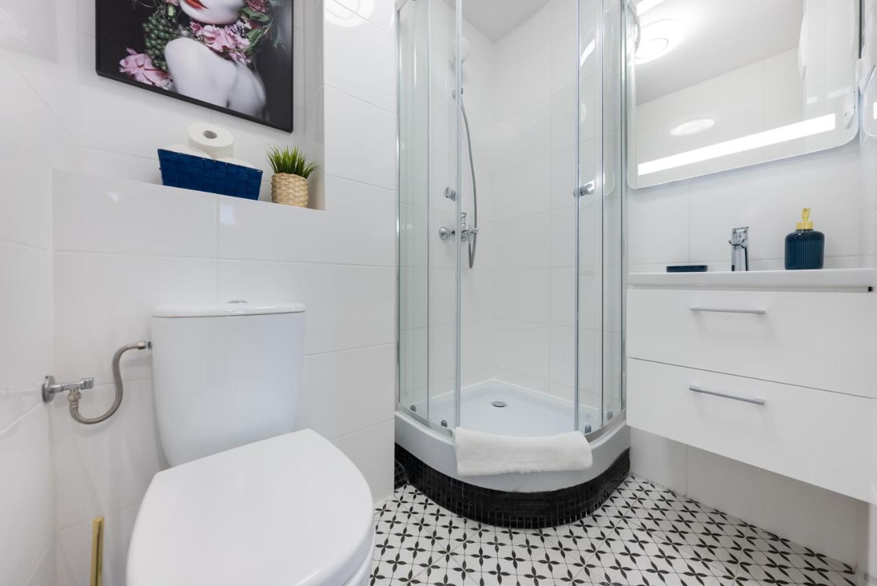 Unitapartaments Short Rent Apartment In Warsaw By Metro Station Rondo Onz Apart With 3Bedrooms 23 Exterior foto