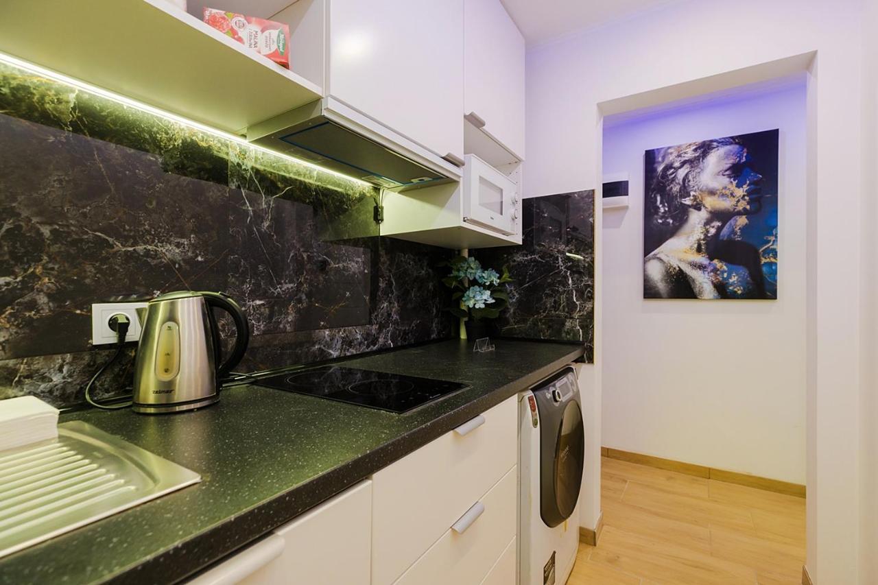 Unitapartaments Short Rent Apartment In Warsaw By Metro Station Rondo Onz Apart With 3Bedrooms 23 Exterior foto